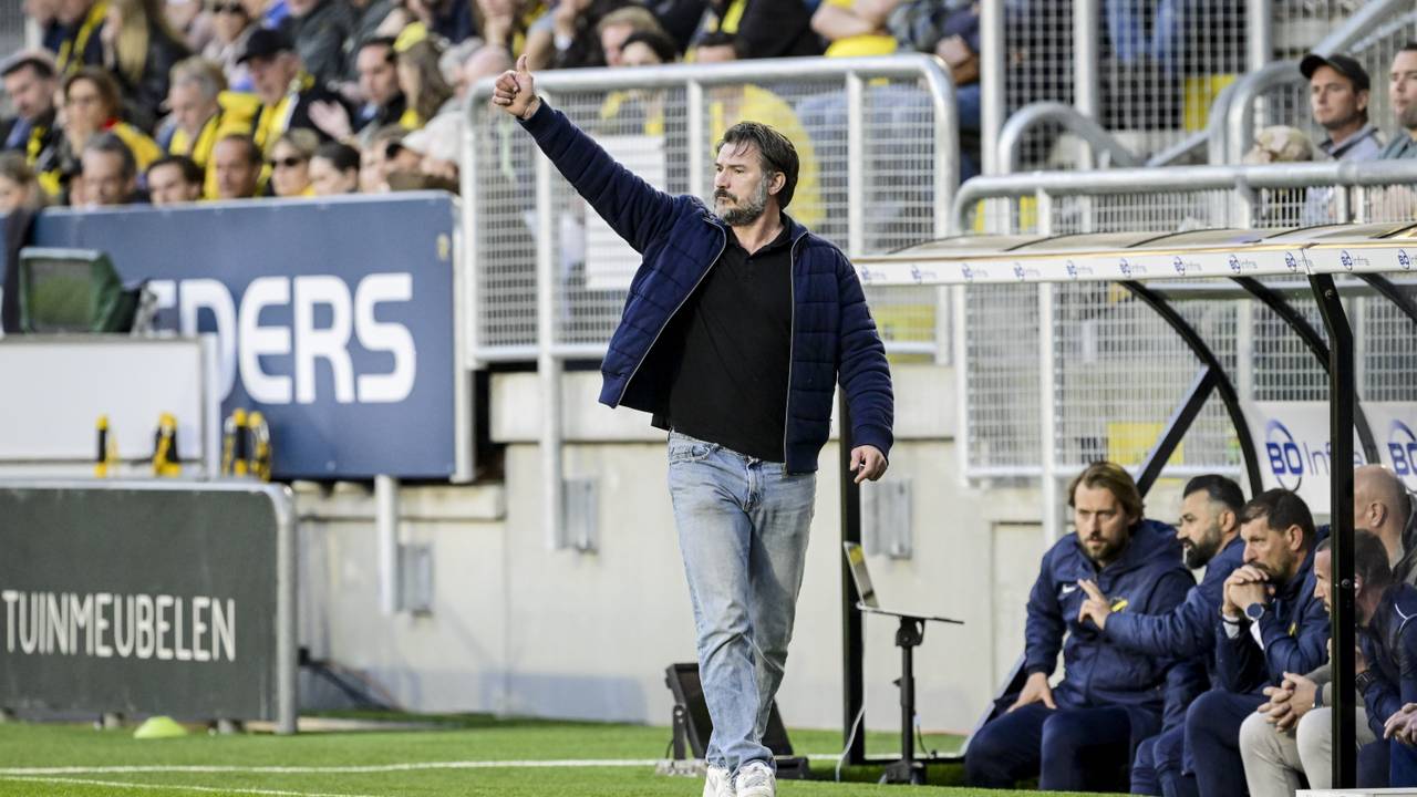 NAC-trainer Carl Hoefkens (foto: Olaf Kraak, ANP).