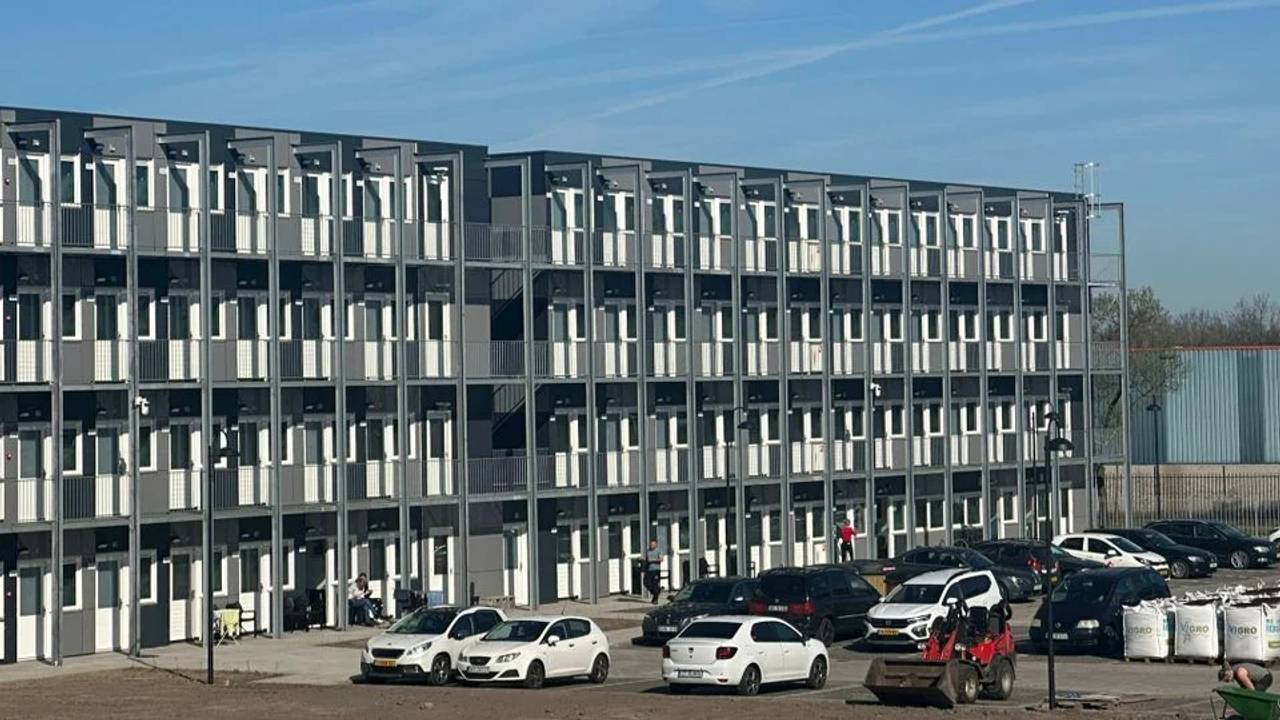Het wooncomplex in Roosendaal voor 300 arbeidmigranten (Foto: Streekomroep ZuidWest)