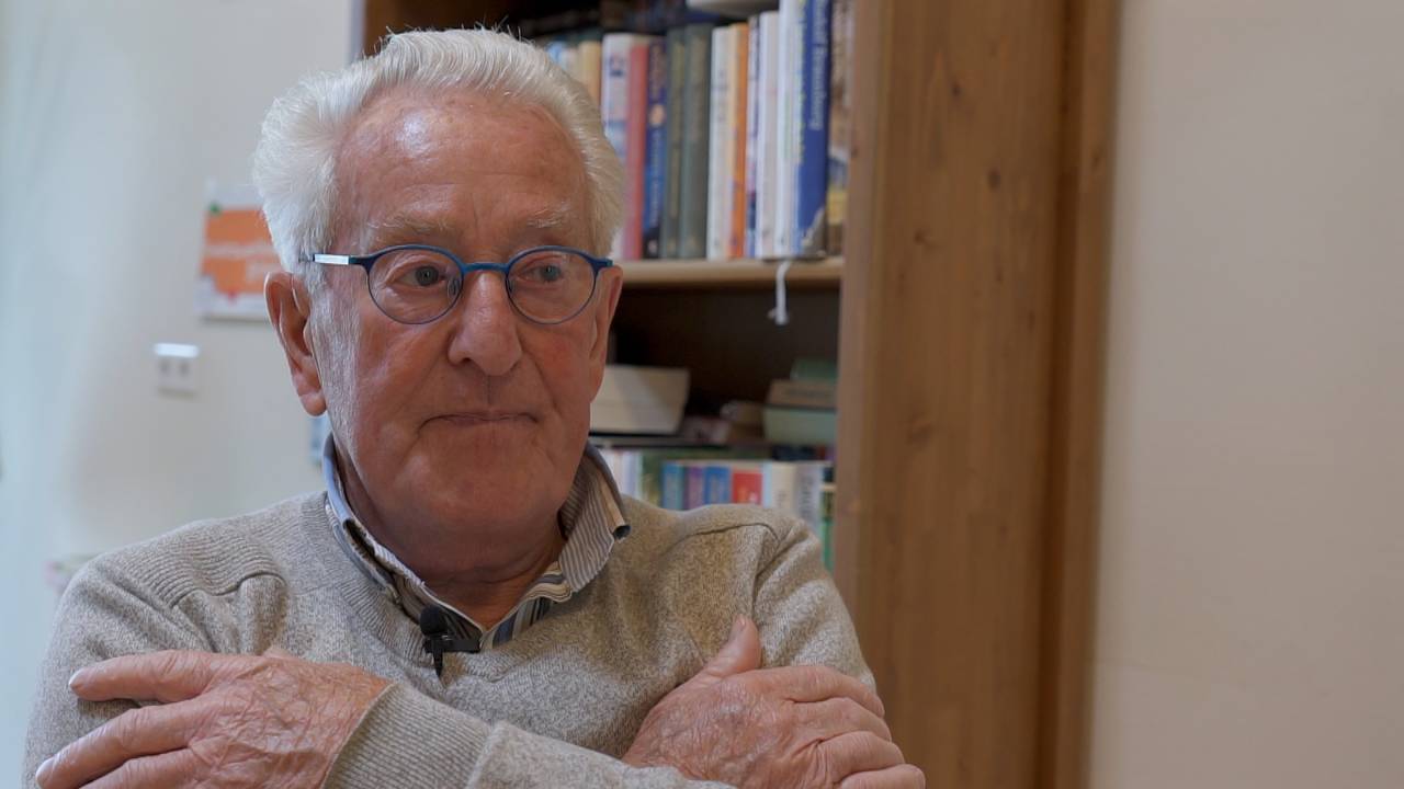 Cees Nuijten (90) woont zijn hele leven al in Moerdijk en vreest dat hij zijn dorp moet verlaten (foto: Frank Janssen).