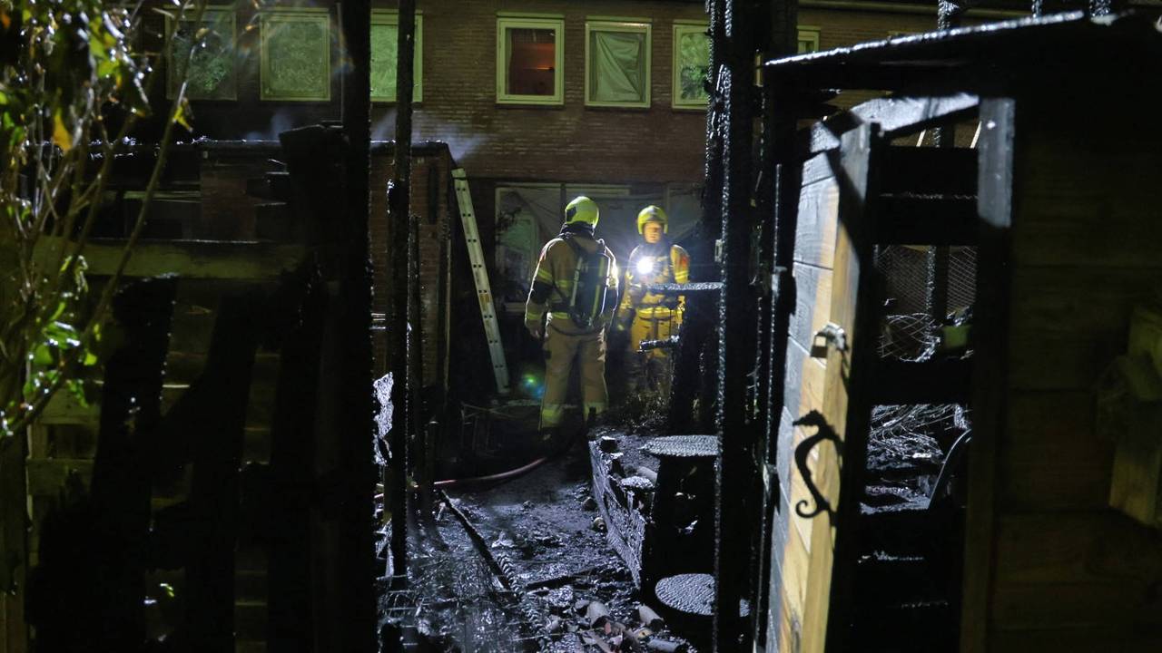 Brand in achtertuin in Cuijk, bewoners geëvacueerd