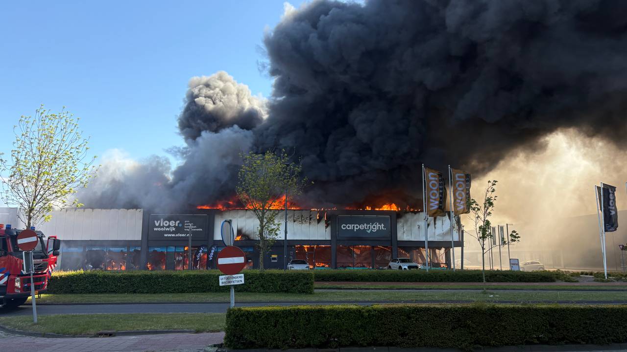 Vlammenzee bij Carpetright (foto: Rochelle Moes).