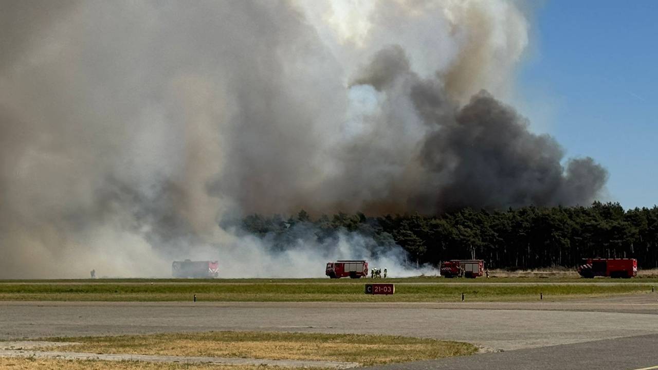 Kempen Airport ontruimd om brand