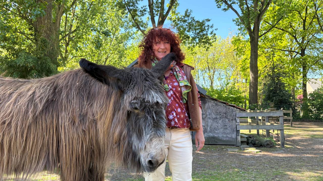 Paulien met haar ezel Lou Lou (foto: Ruud Ritzen).