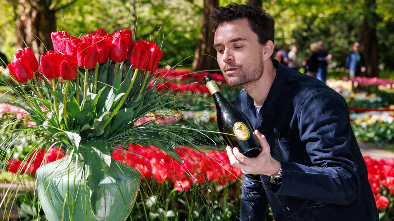 Domien Verschuuren doopt zijn eigen tulp (foto: ANP).