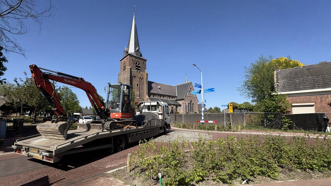 Voor trucks en tractoren is de dorpskern nu verboden terrein (Foto: Karin Kamp)