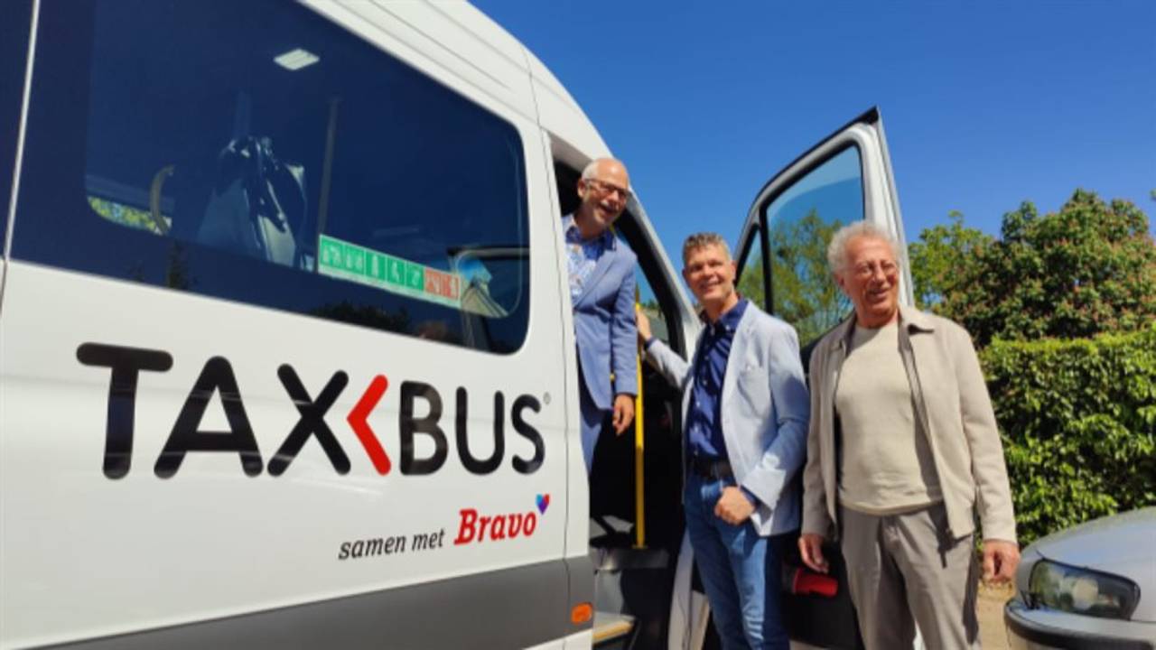 Met een rit door Heeze-Leende, Geldrop-Mierlo en Nuenen werd de start van Bravoflex donderdag gevierd (foto: provincie Noord-Brabant).