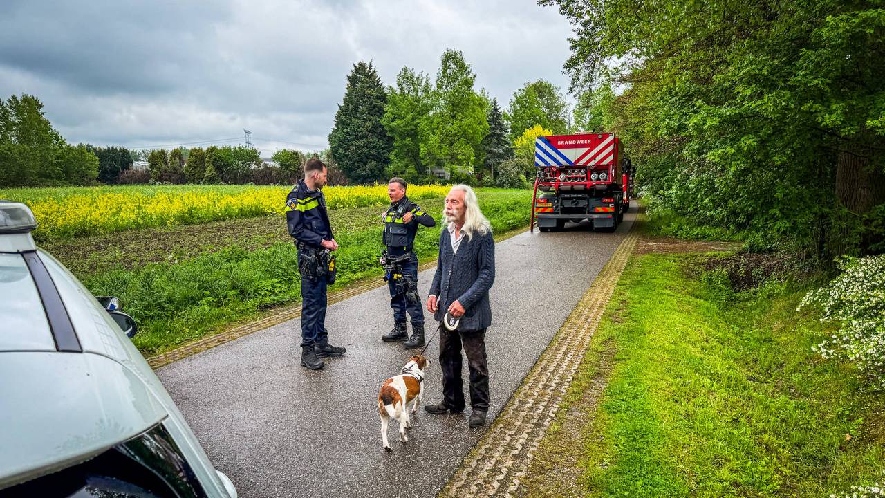 Brand in huis van kunstschilder Cornelis le Mair (foto: Persbureau Heitink).