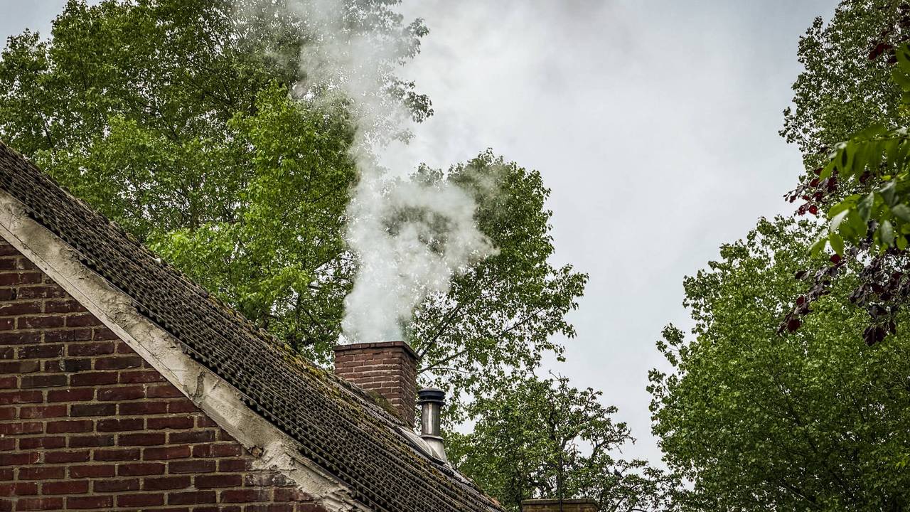 Brand in huis van kunstschilder Cornelis le Mair (foto: Persbureau Heitink).