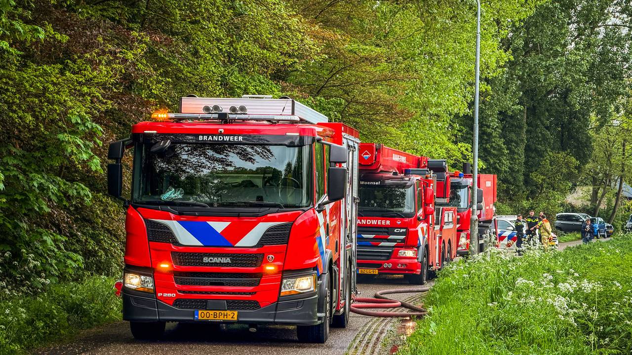 Brand in huis van kunstschilder Cornelis le Mair (foto: Persbureau Heitink).