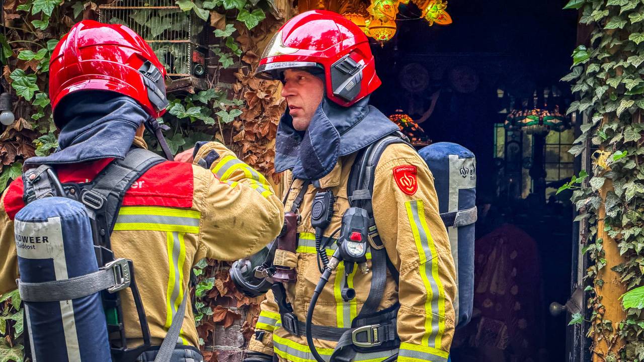Brand in huis van kunstschilder Cornelis le Mair (foto: Persbureau Heitink).