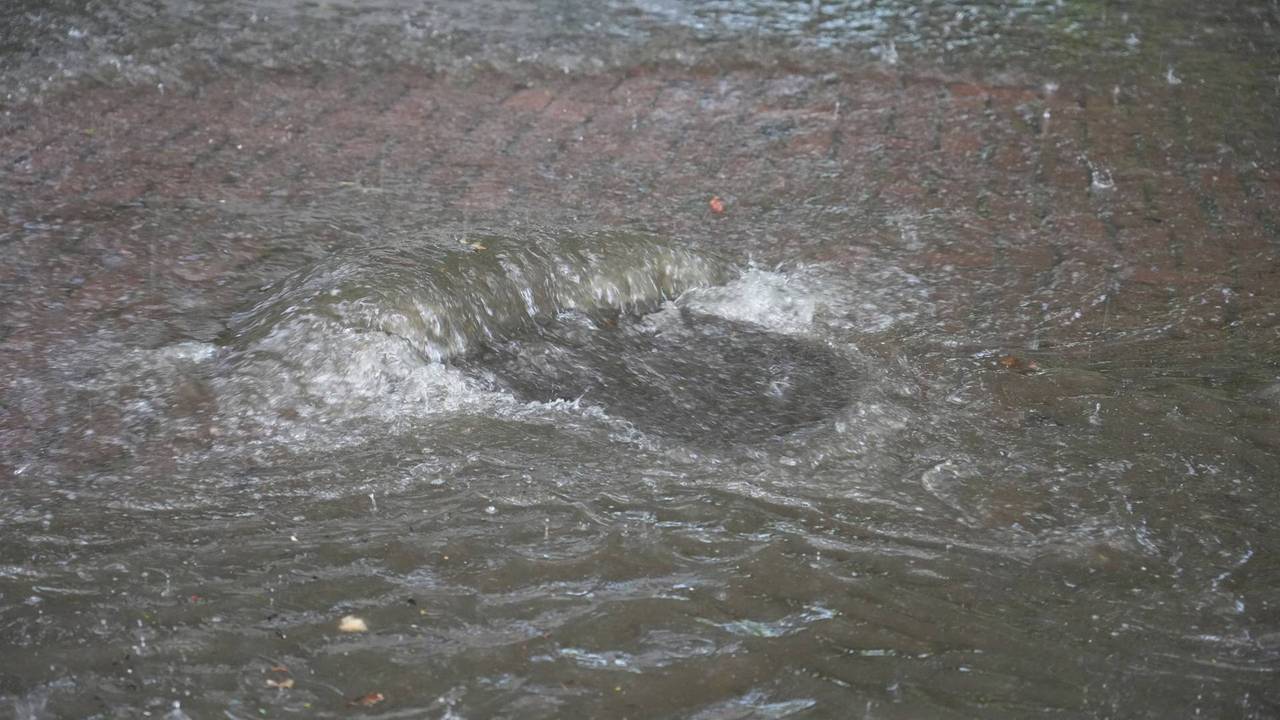 Wateroverlast in Rijen na noodweer (foto: Jeroen Stuve / Persbureau Heitink).