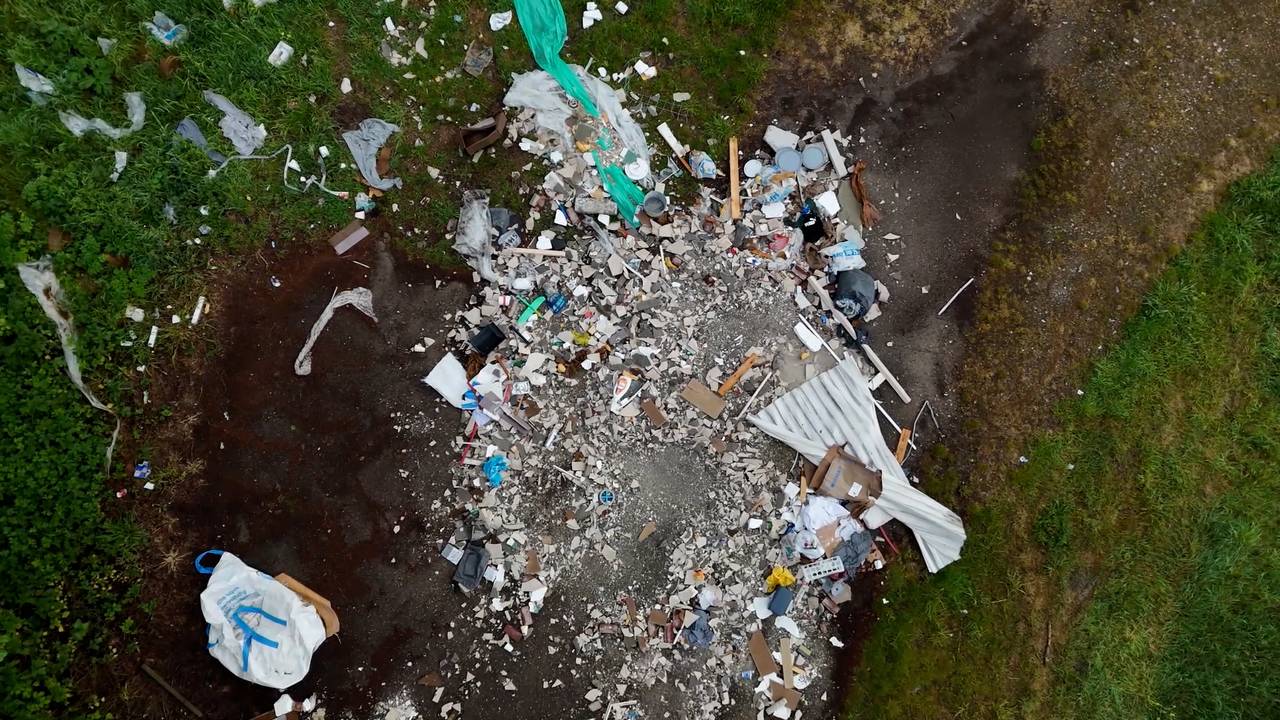 'Complete badkamer' gedumpt in natuurgebied langs de A65