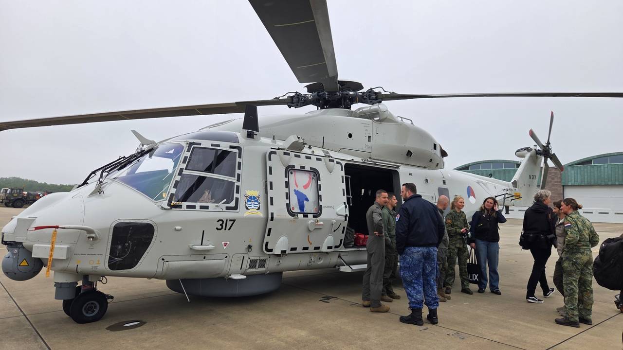 Eén van helikopters voor de bevrijdingsvluchten (foto: Noël van Hooft).