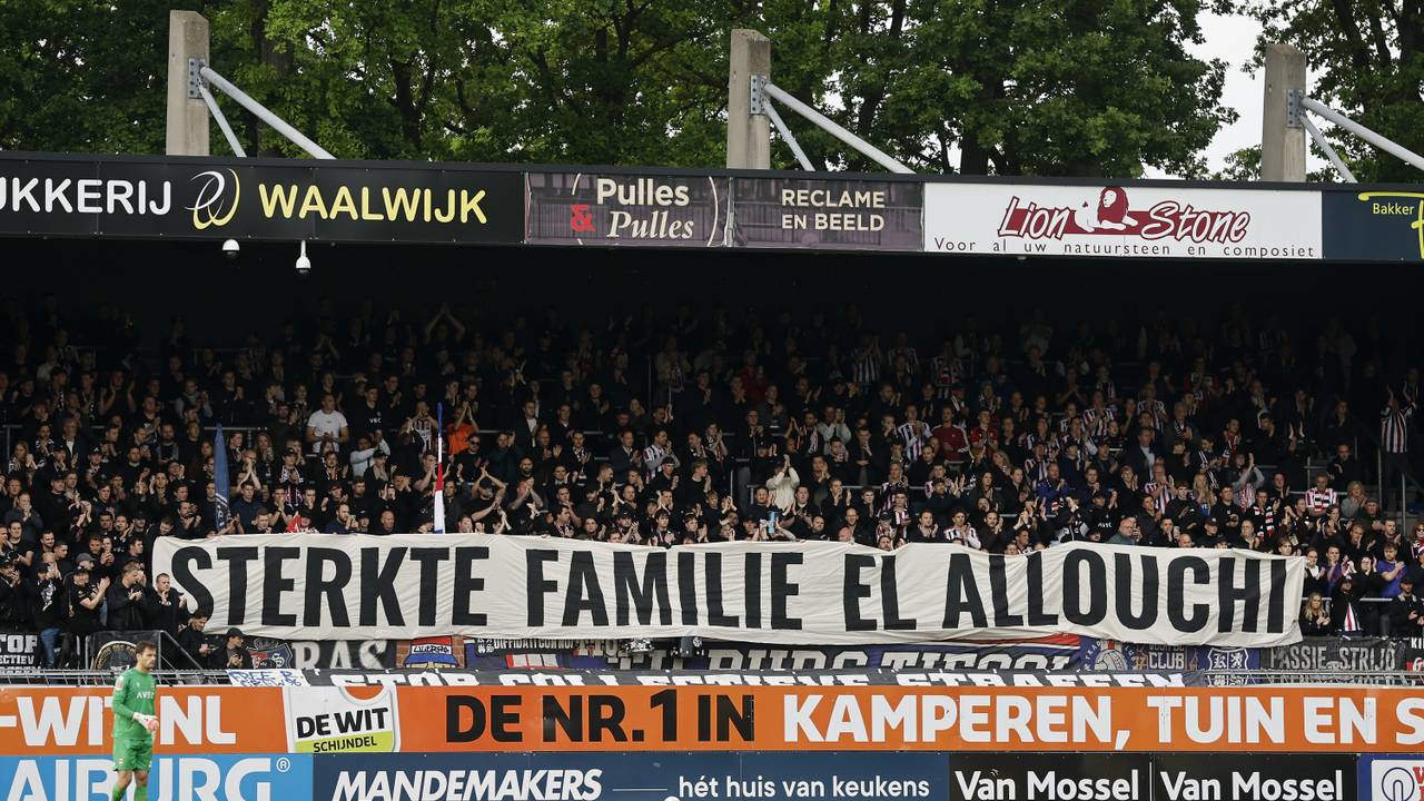 Een spandoek voor de familie El Allouchi (foto: Bart Stoutjesdijk / ANP).