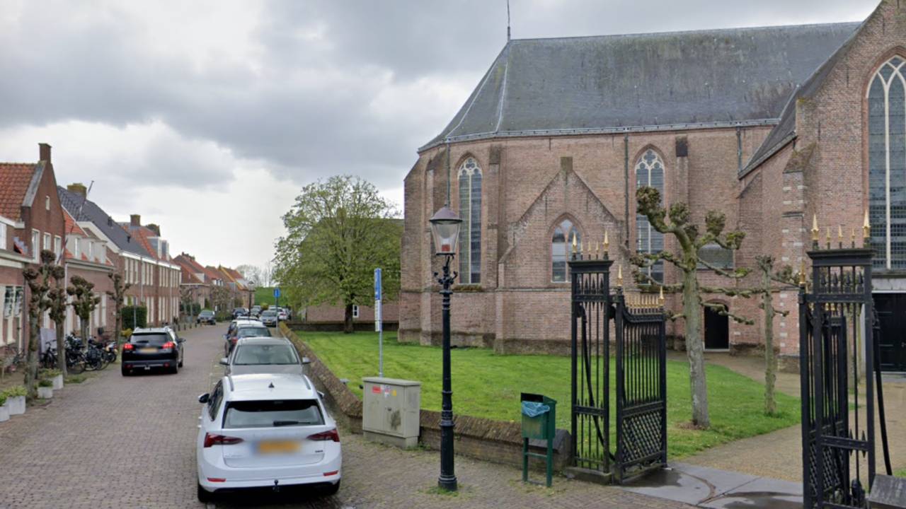 De historische kern van Woudrichem is één van de plekken in de gemeente Altena waar parkeerdruk wordt ervaren (foto: Google Streetview)
