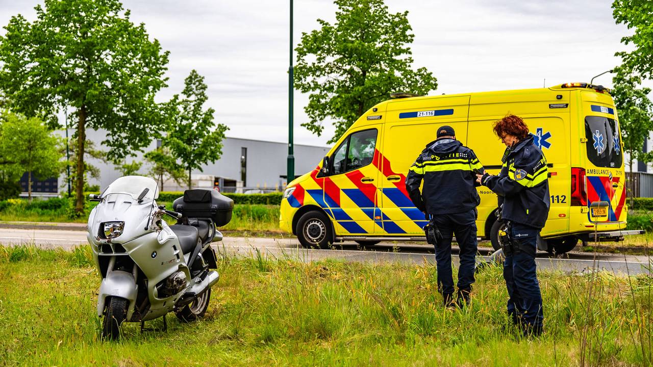 Fietser en motorrijder botsen op elkaar in Heesch