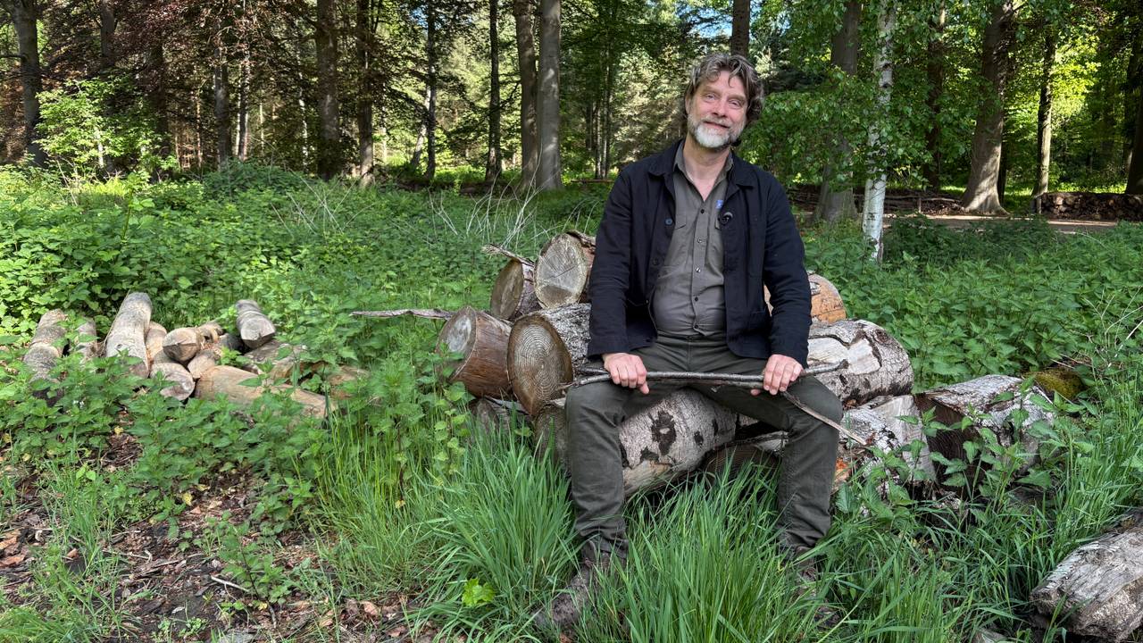 Stadsboswachter Jorn Droog geeft leiding aan honderd vrijwilligers (foto: Rogier van Son). 