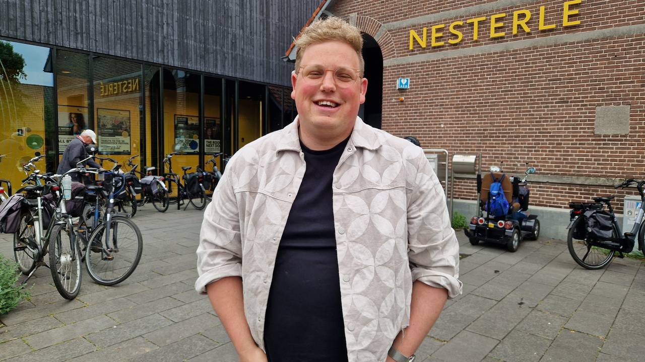 Stan krijgt zijn cabaretdebuut in Cultureel Centrum Nesterlé in Nistelrode na een depressie (foto: Tom Berkers).