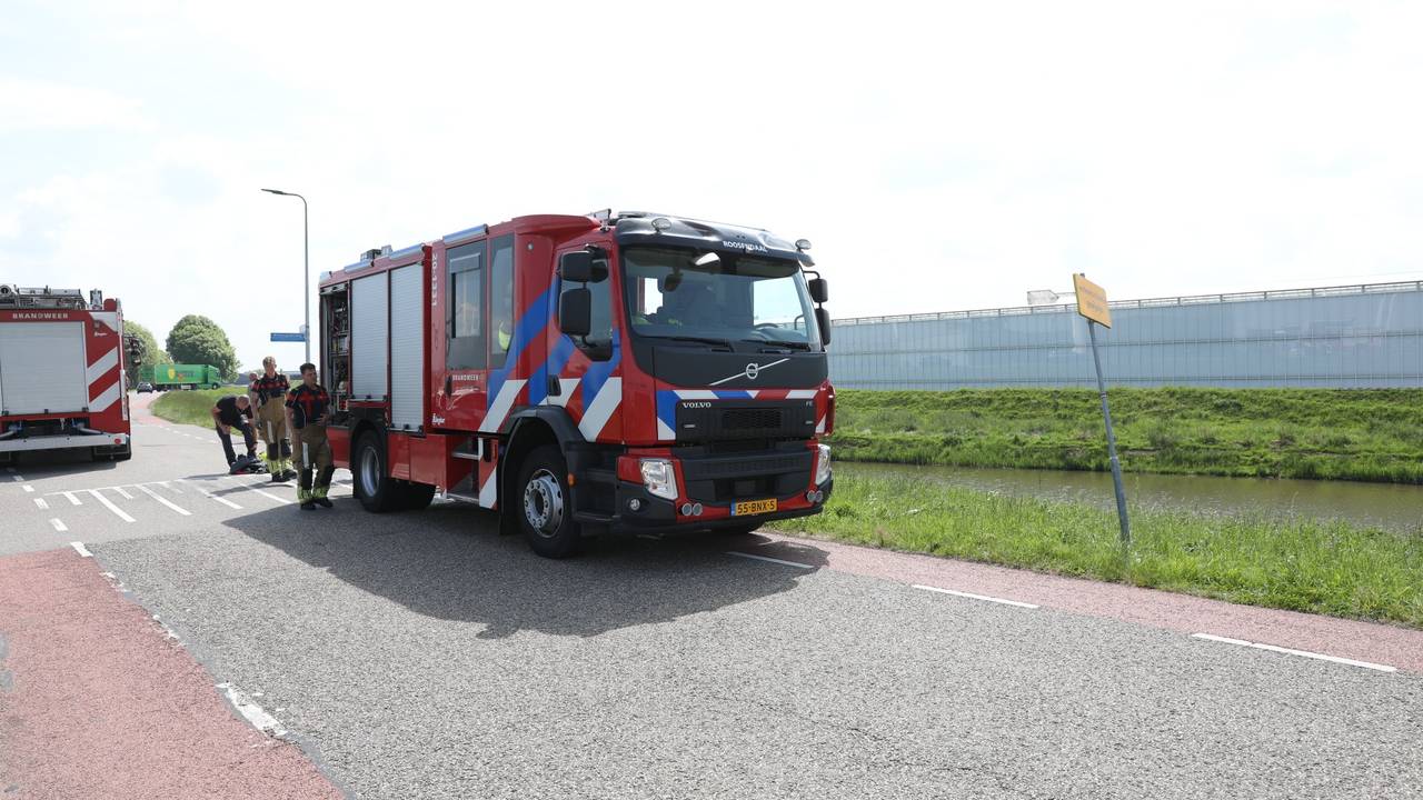De brandweer rukte met meerdere wagens uit (foto: Christian Traets / Persbureau Heitink).