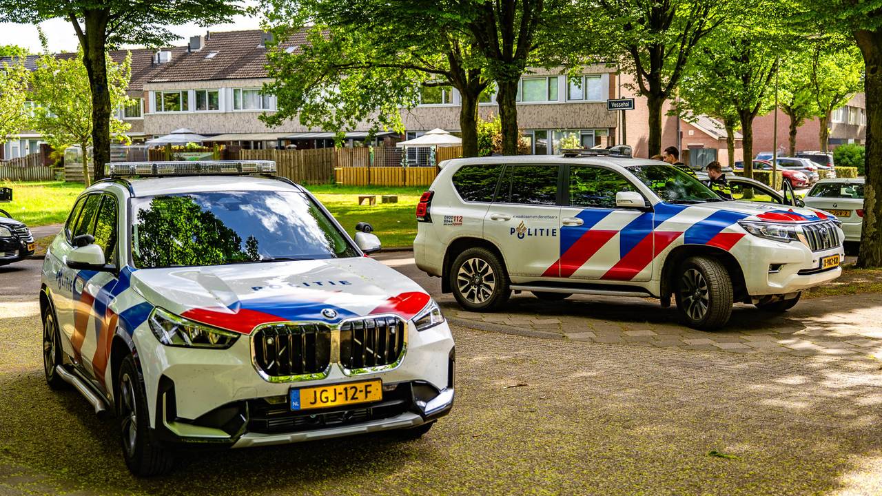 Man met spoed naar ziekenhuis na steekpartij in Oss (foto: Lucas Lammers /Persbureau Heitink).