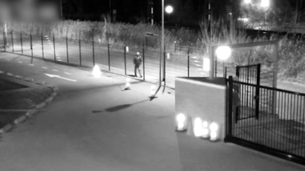 Wéér discriminerende bekladdingen bij moskee in Bergen op Zoom