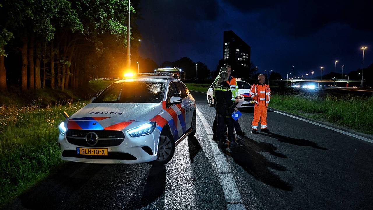 Motorrijder gewond naar ziekenhuis na val op A58 bij Tilburg (foto:  Toby de Kort / Persbureau Heitink)