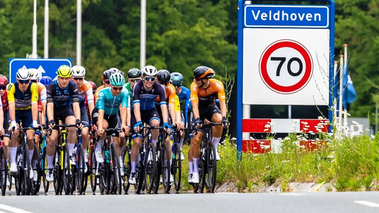 Deelnemers aan een eerdere Omloop der Kempen (foto: Herbert Huizer).
