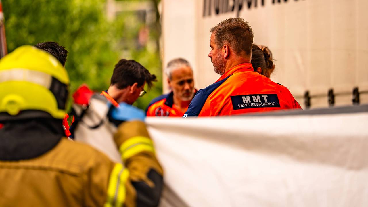 Vrouw overreden door vrachtwagen bij tankstation langs A50 (foto: Lucas Lammers / Persbureau Heitink).