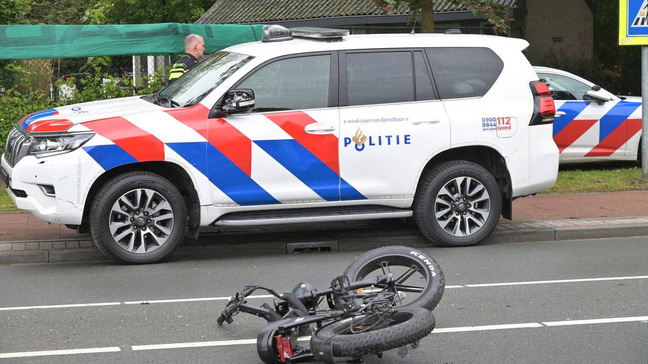 Politieauto en fatbike botsen op kruispunt in Etten-Leur