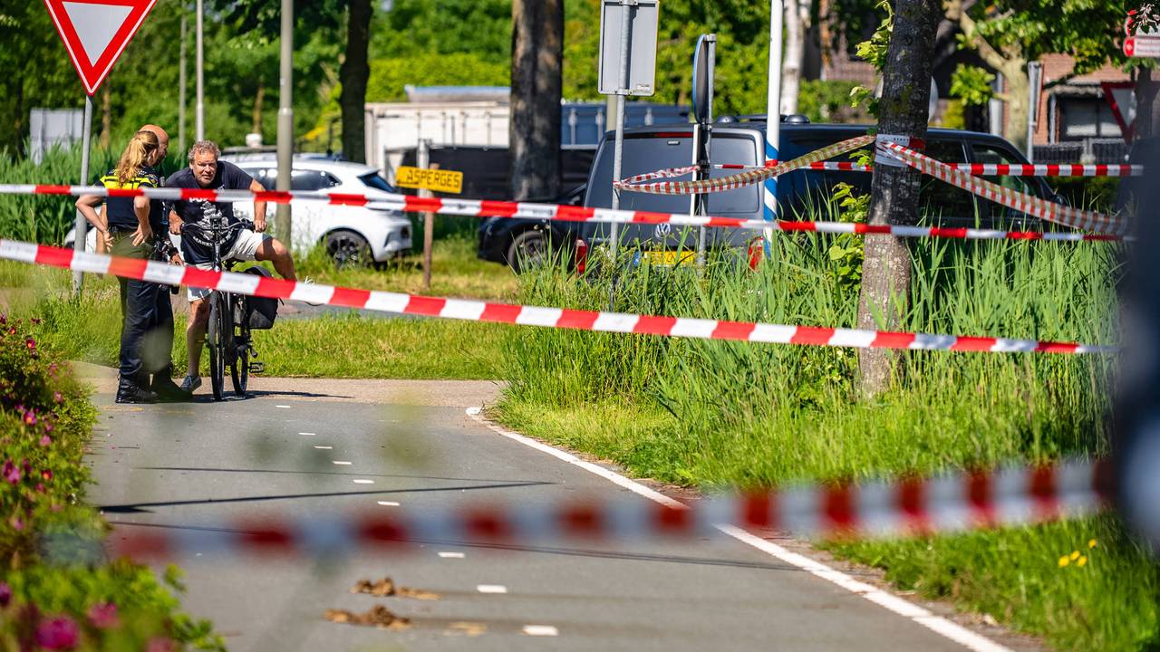 De politie heeft de omgeving van de schietpartij afgesloten (foto: Lucas Lammers persbureau Heitink).