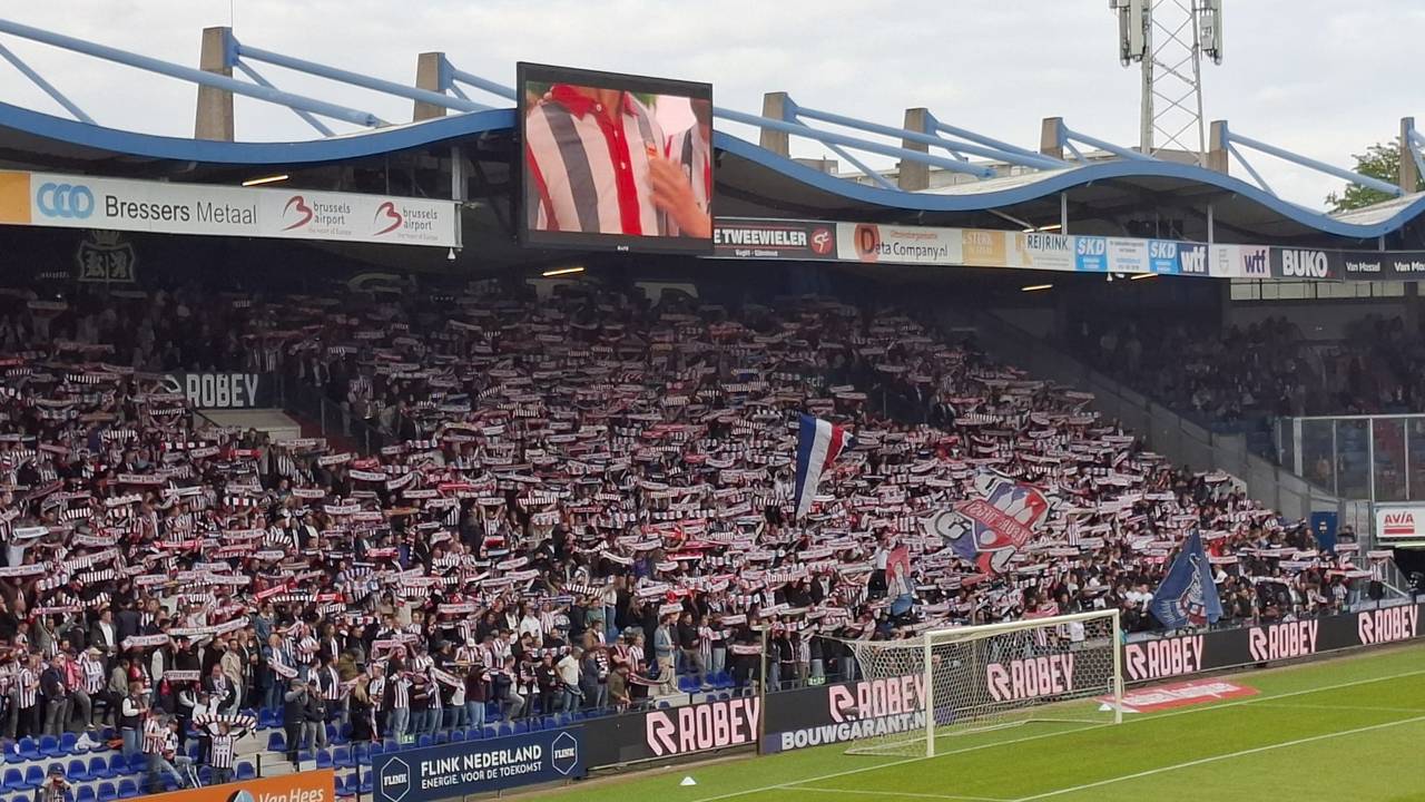 Supporters van Willem II (foto: Leon Voskamp).