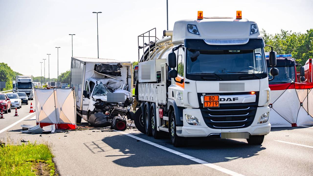 Zwaar ongeluk op snelweg A59: één dode