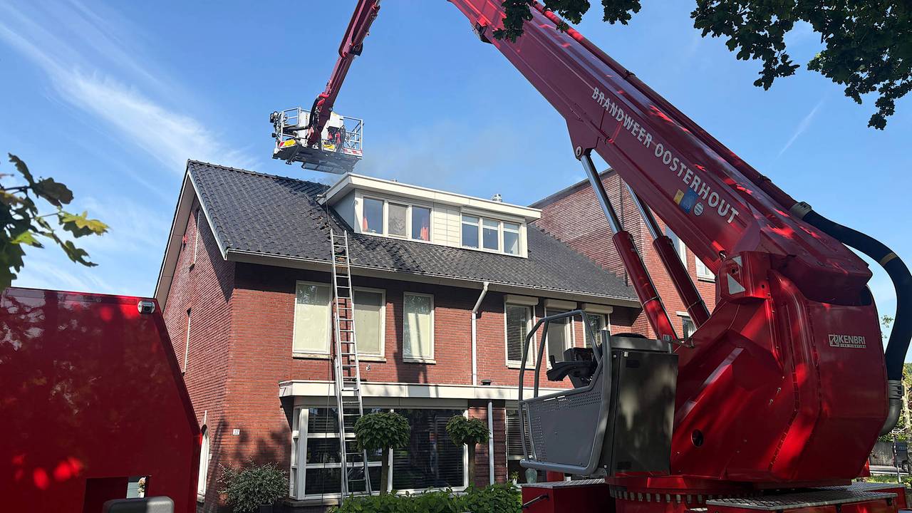Twee mensen gewond bij uitslaande brand in huis in Oosterhout