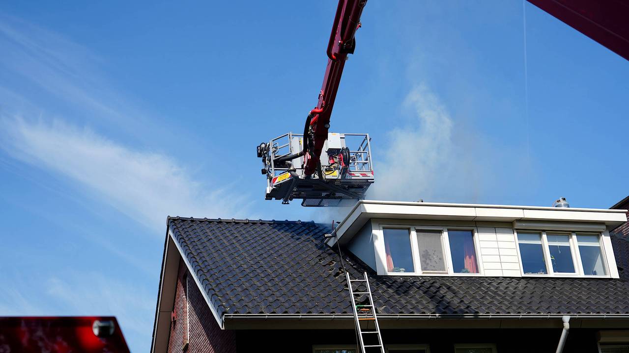 Brand in een huis in Oosterhout (foto: Jeroen Stuve/Persbureau Heitink).