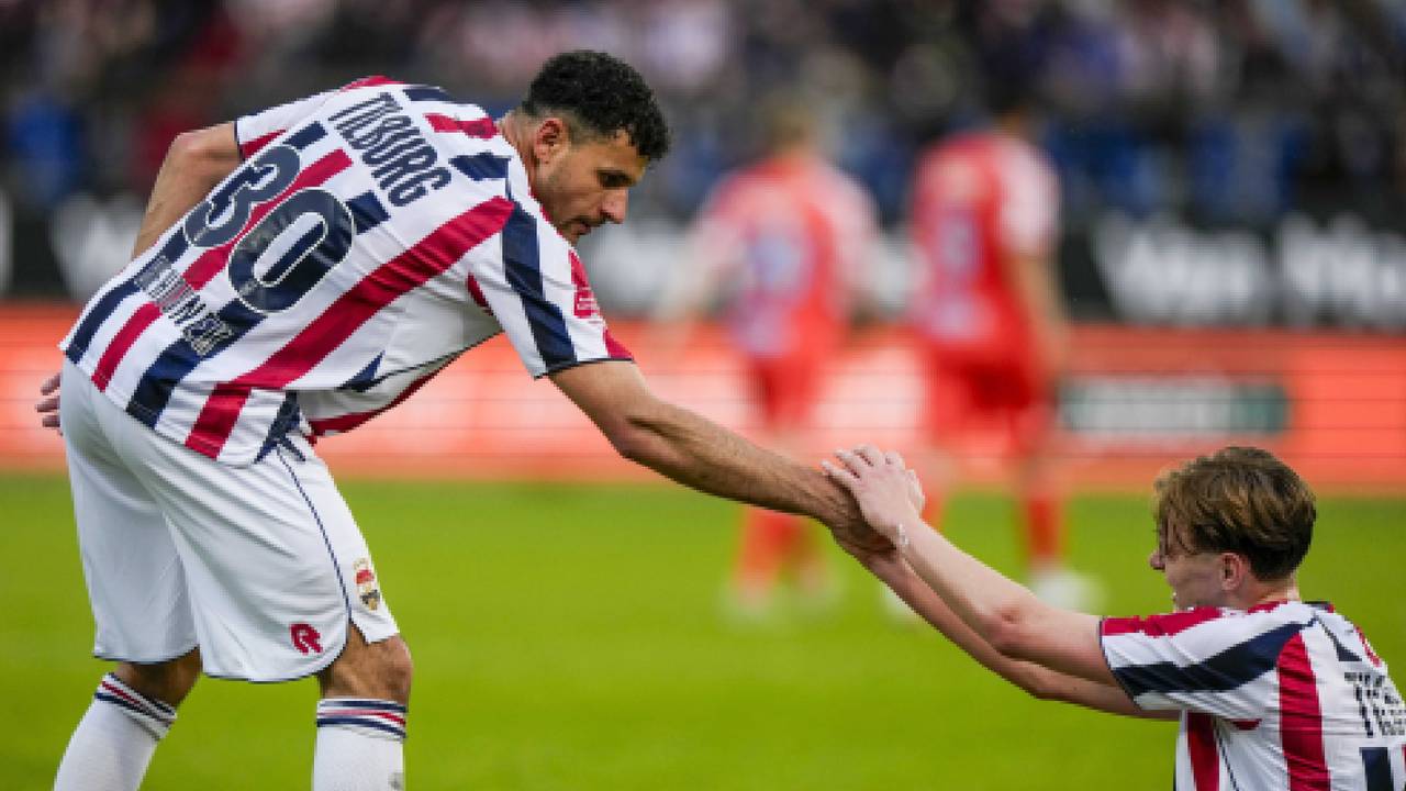 Raffael Behounek en Finn Stam tijdens de eerste finalewedstrijd tegen Volendam (foto: ANP).