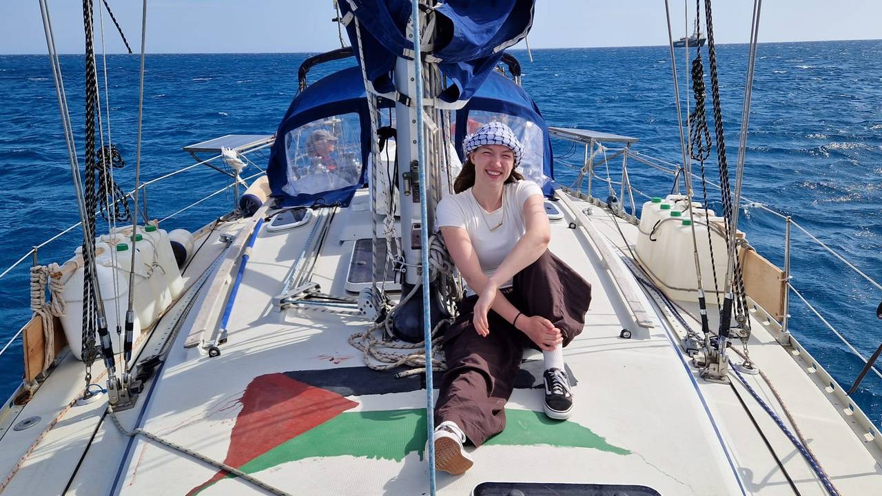 Cerisa op haar boot richting Gaza (foto: Cerisa van Kesteren)