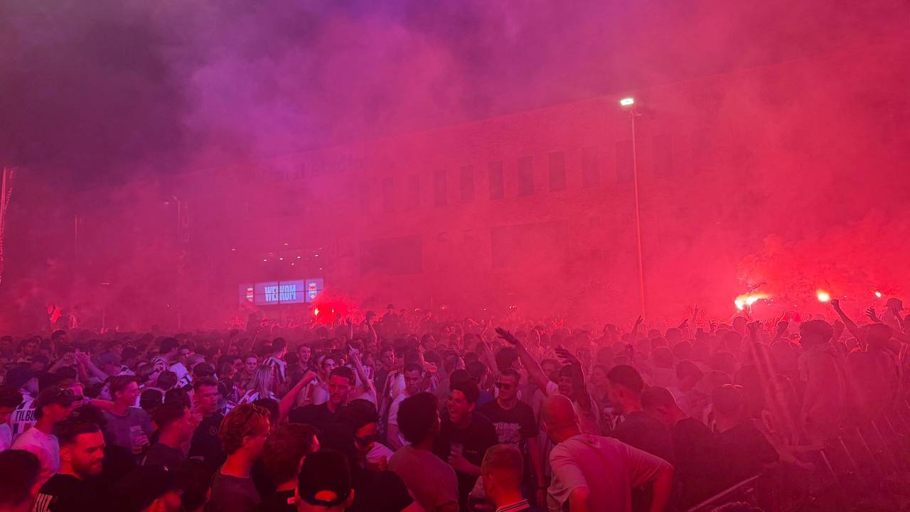Feest in Tilburg (foto: Nina van den Broek).