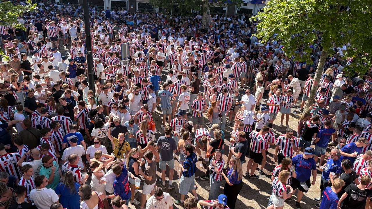 Lege ruimtes op het plein (foto: Ruud Ritzen)