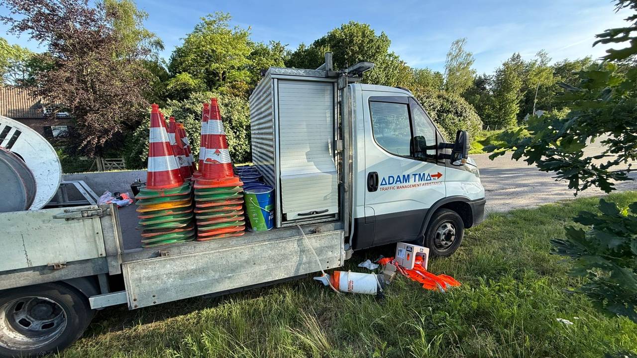 Rowan ziet zijn bus leeggeroofd worden op camerabeelden: schade 10.000 euro (foto: privé).