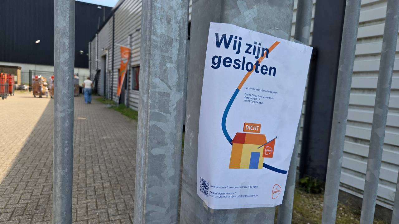 PostNL-punt gesloten na inval Fiod (foto: Noël van Hooft).