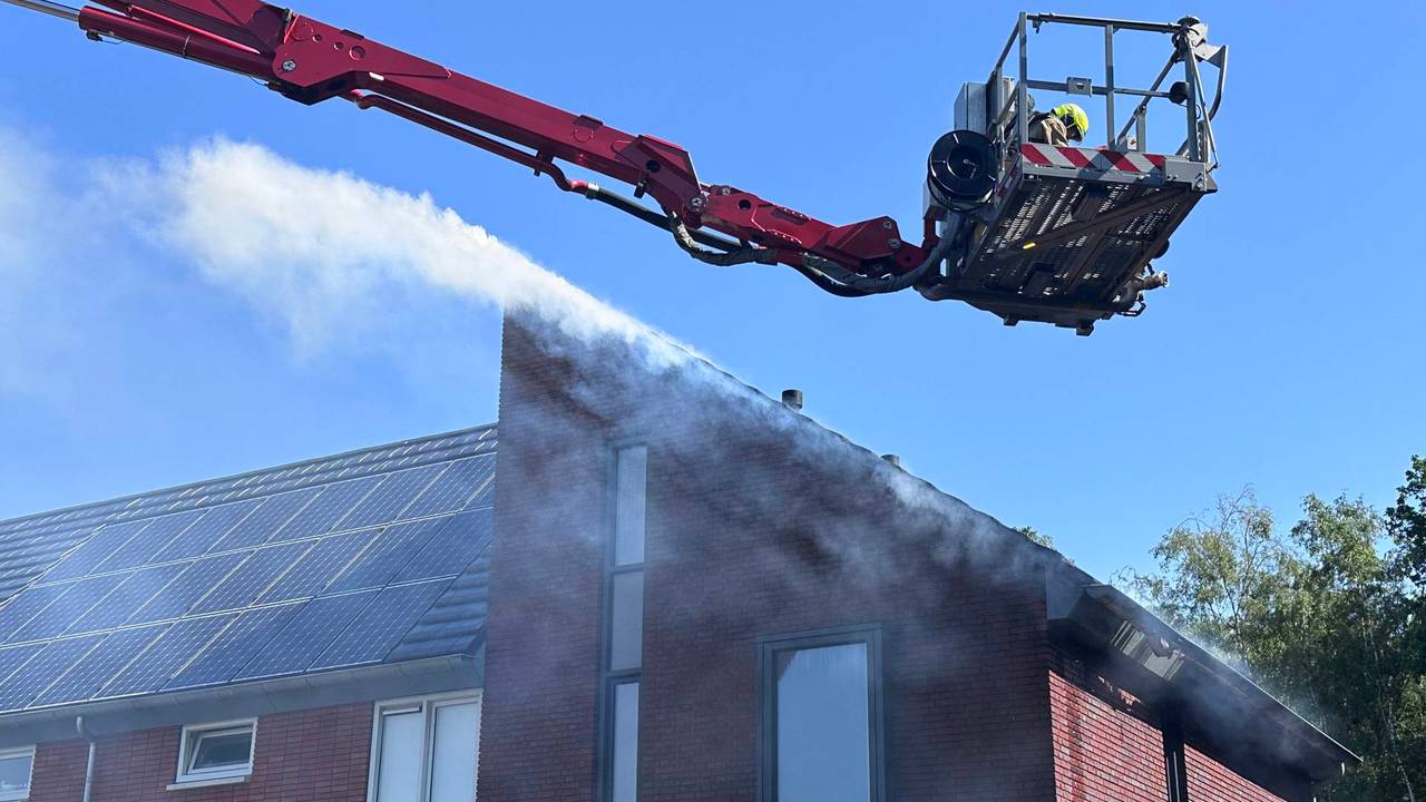 Brand op dak met zonnepanelen in Etten-Leur