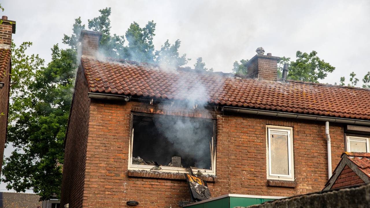 Uitslaande woningbrand Roosendaal