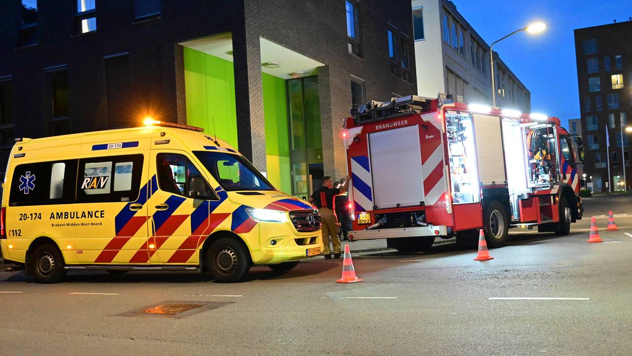 Brandweer naar zorginstelling in Breda (foto: Perry Roovers / Persbureau Heitink). 