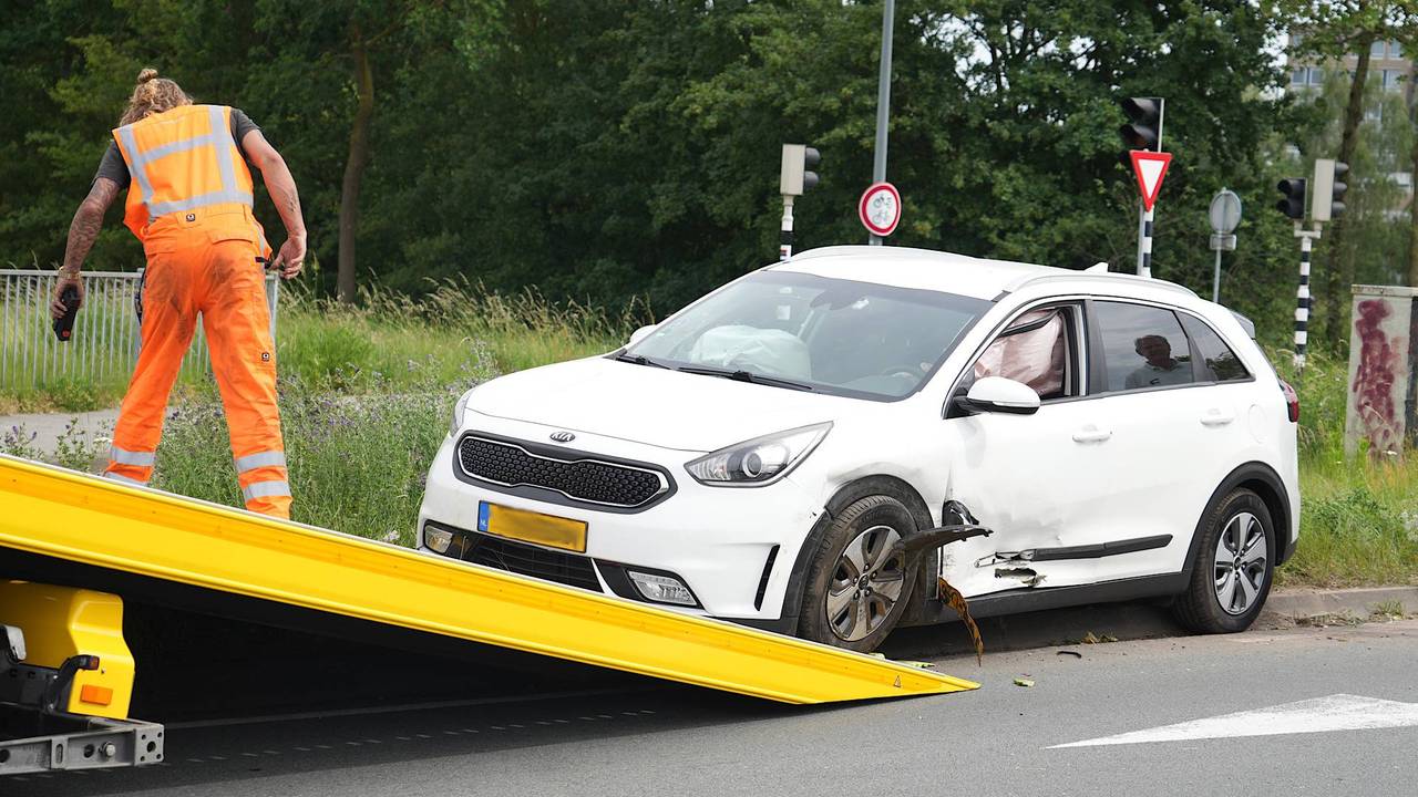 De verkeerslichten waren op het moment van de botsing buiten werking. (Foto: Jeroen Stuve / Persbureau Heitink.)
