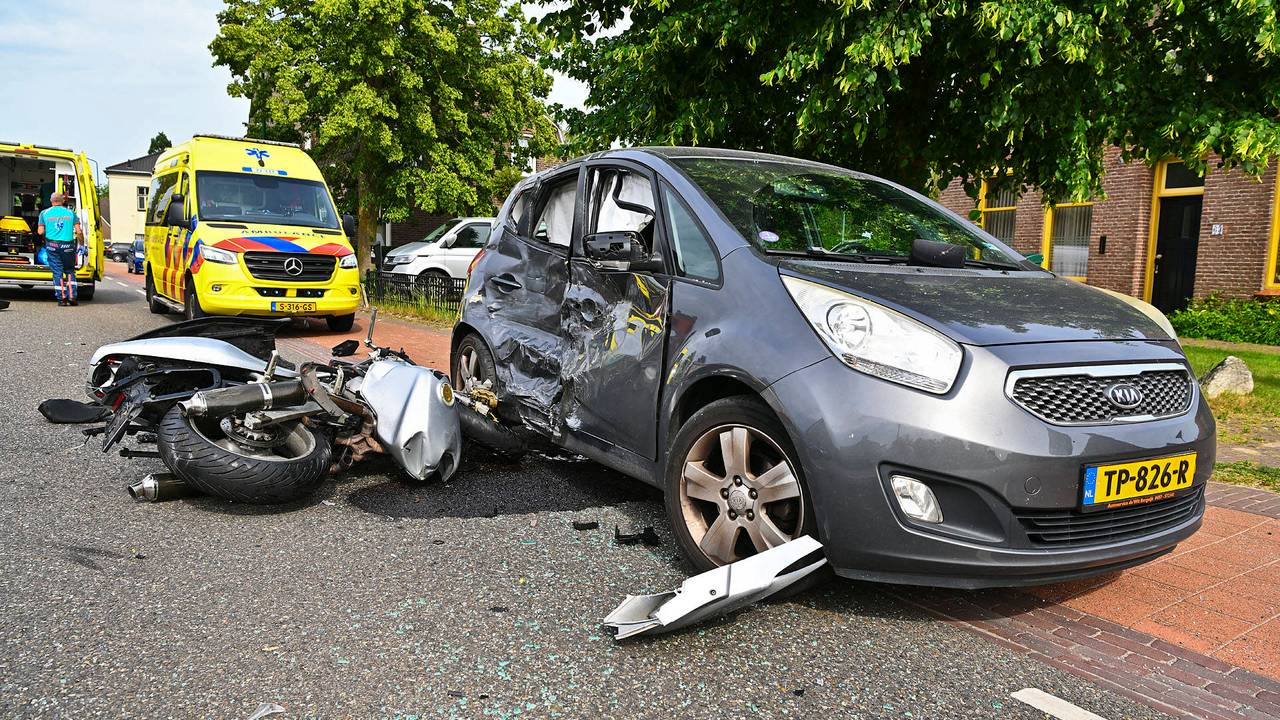 Motorrijder overleden door zwaar ongeval (foto: Rico Vogels / Persbureau Heitink).