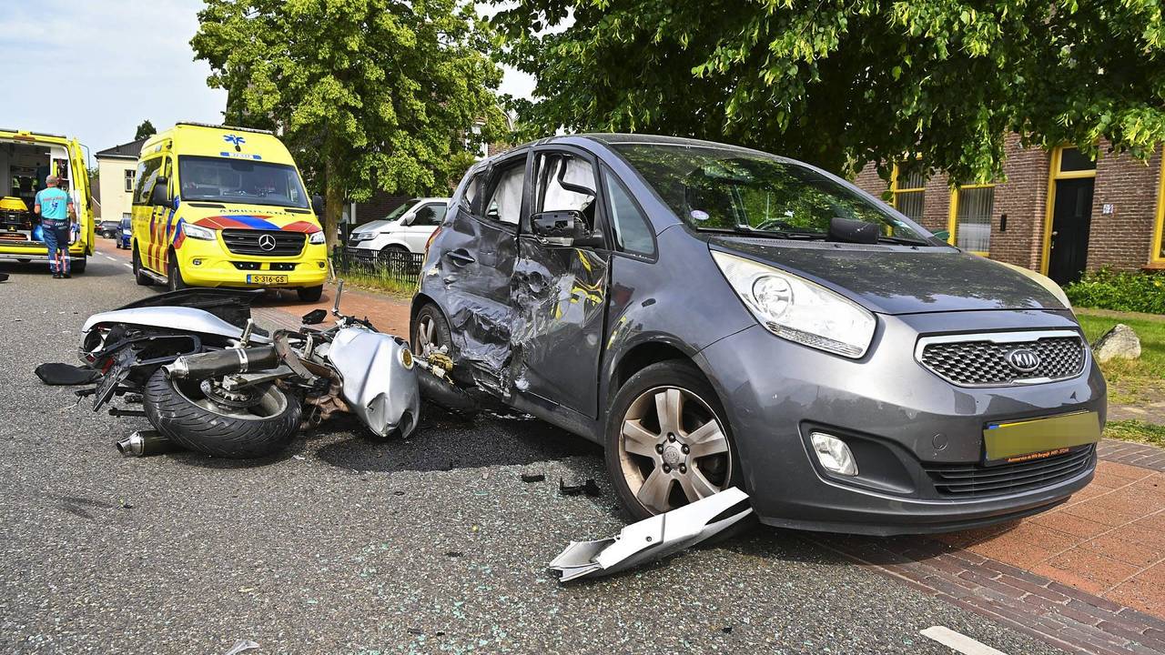 Motorrijder overleden door zwaar ongeval (foto: Rico Vogels / Persbureau Heitink).