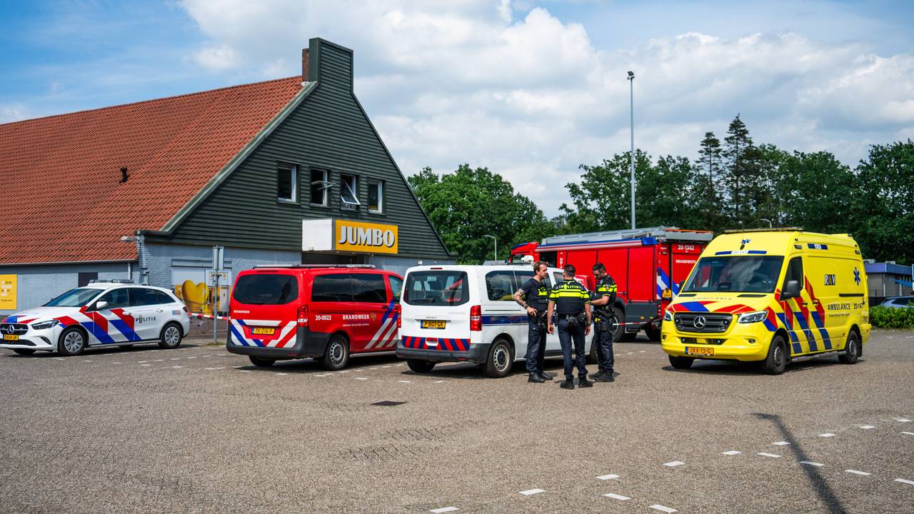 Jumbo Roosendaal ontruimd (foto: Tom van der Put / Persbureau Heitink).