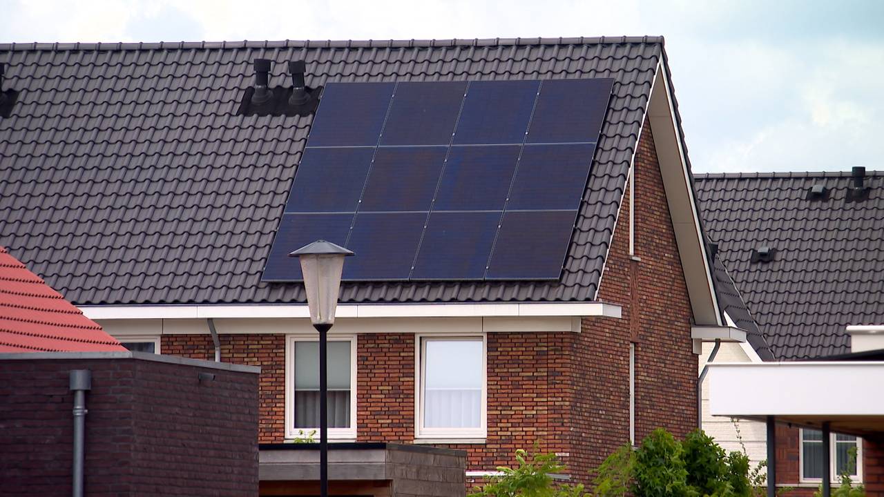 Zonnepanelen op een huis in Asten (foto: Omroep Brabant).