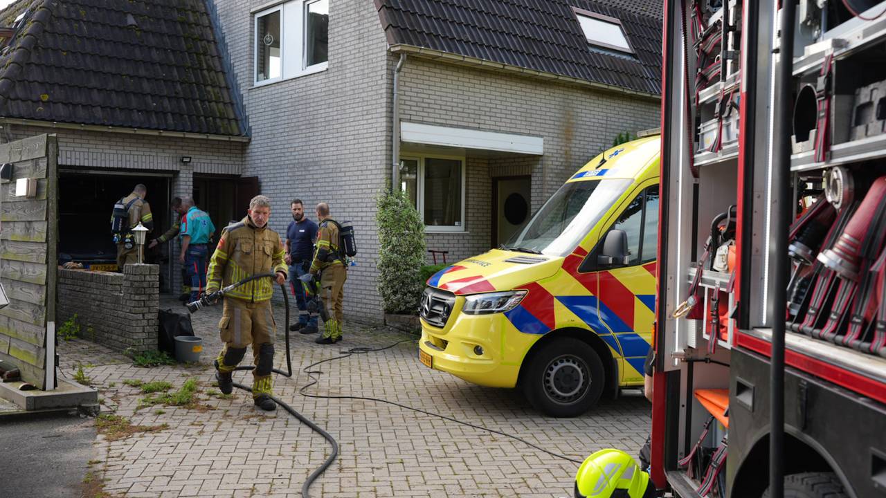 Vrouw gewond bij brand in garage, accu mogelijke oorzaak