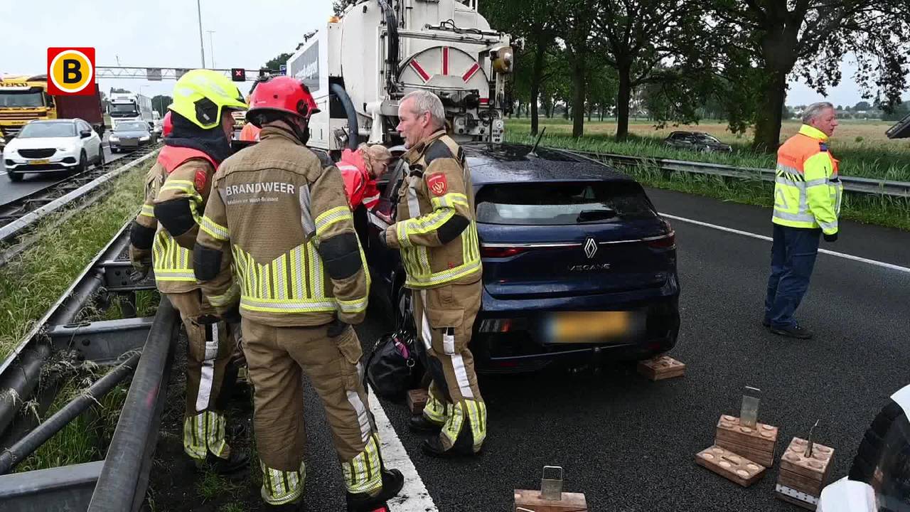 Chauffeurs verrichten heldendaad op A58, onwel geworden bestuurster gered